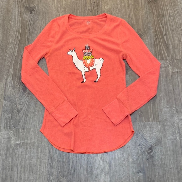Old Navy Tops - OLD Navy • SZ. M • LLAMA bearing gifts 🎁